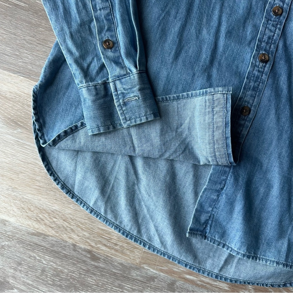 Loft Chambray Pocket Shirt - Picture 4 of 5